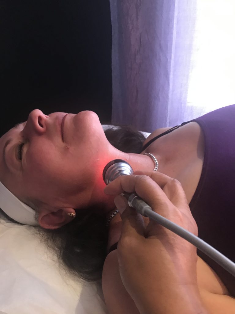 body contouring spa montreal face lift montreal customer getting neck tightening